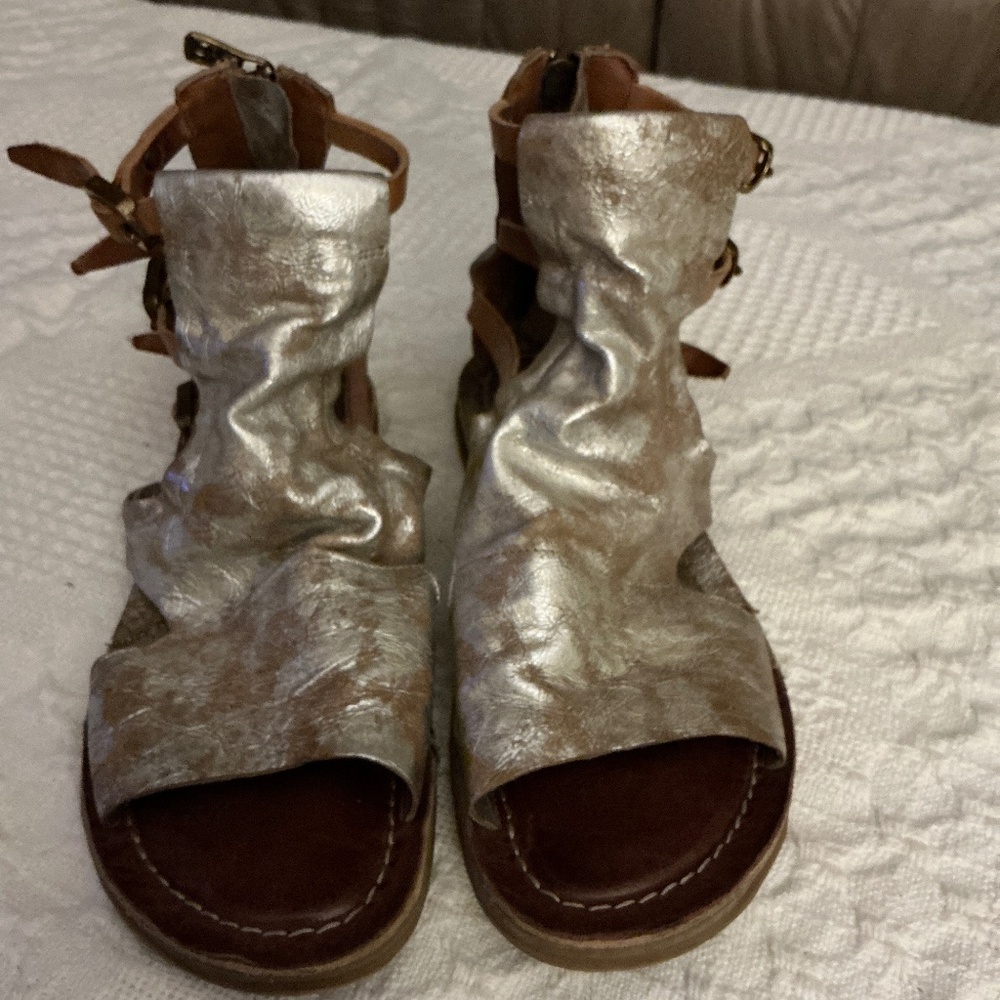 AS38 gladiator sandals gold foil sz 38 women’s excellent condition